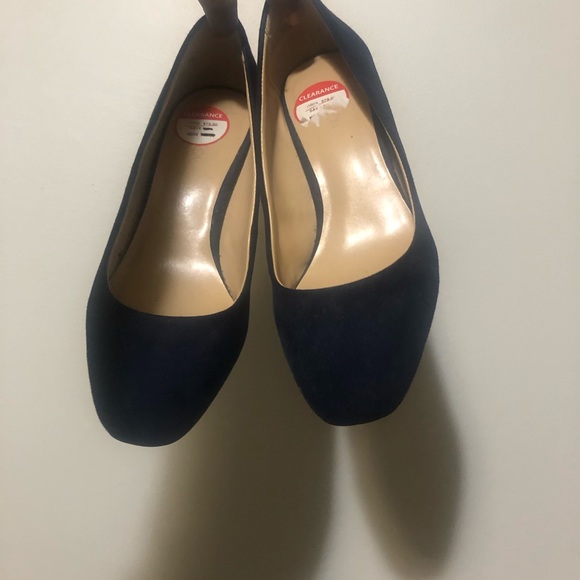 Navy Suede Block Heel Pumps in US 7 - Picture 5 of 8